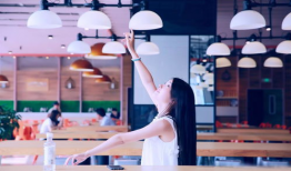 怀孕少女学校生活照