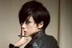 短发帅气女生图片,帅气女生的时尚风采