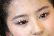 明星的双眼皮怎么贴的,明星双眼皮的秘密技巧