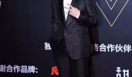 林更新比心表情包