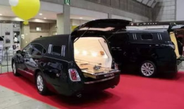 灵车的图片,灵车映照下的生命告别仪式