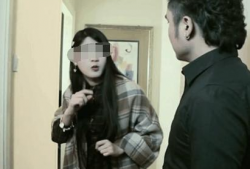 看着前男友的照片