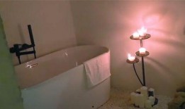 浴缸泡澡图片,浴缸中的宁静时光