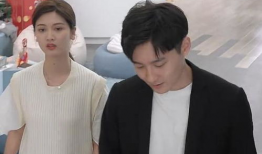 看着前男友的照片